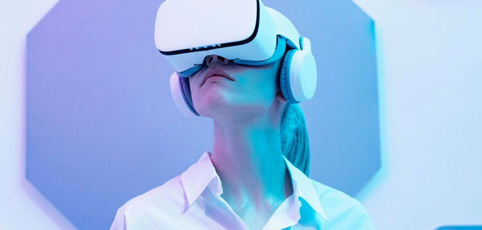 woman-wearing-virtual-reality-simulator woman-wearing-virtual-reality-simulator